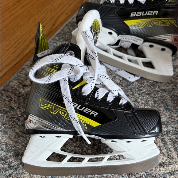 Youth Bauer Vapor X4 Skates - Picture 4 of 4